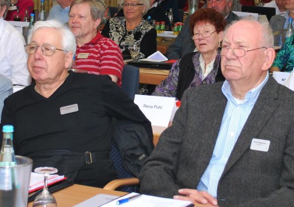 Der Vorstand des DDB in Hannover:  Hans-Joachim Manthey, Bezirksvorsitzender (vorn links) und Fritz Br�ggemann (vorn rechts) � Horst Ka�auer