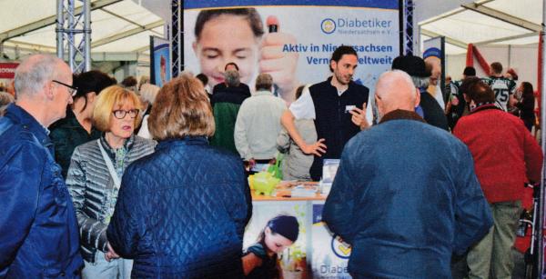 Der Andrang beim vor Ort fachgerecht durchgef�hrten Diabetesrisikotest wollte nicht abrei�en. � Foto: Diabetiker Niedersachsen e.V.